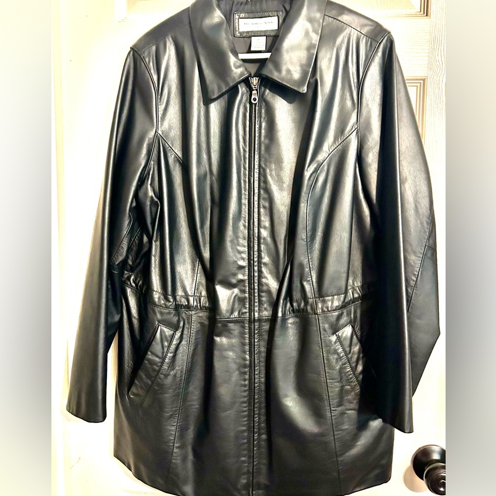 (NWOT) Ladies Size 1-X Genuine Leather Jacket